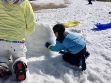 3/1(日)牧歌の里の天気《晴れ》「雪遊びエリア」は「放牧場」へ衣替えしていきます