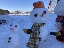 12/29(月)牧歌の里の天気「晴れ」雪は少なめですが雪あそび日和♪