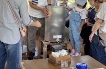 今週末25日(土)は自然体験「ハチミツ搾り体験＆試食会」＆「蜜蝋リップクリーム作り体験」開催！